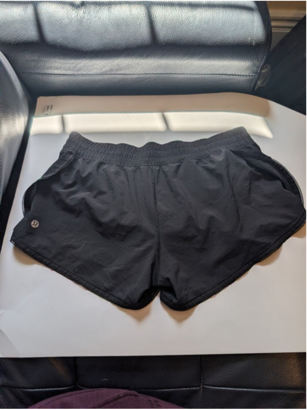 Lululemon Seek The Heat Short II (2.5") size 8 in EUC - Picture 11 of 11